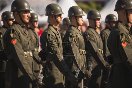 Téléchargez les photos : Izmir, Turquie - 9 septembre 2022 : Soldats turcs à la cérémonie du jour de la libération d'Izmir sur la place de la République Izmir Turquie - en image libre de droit