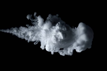 Foto de Primer plano de pintura nube pulverización sobre un fondo negro. - Imagen libre de derechos