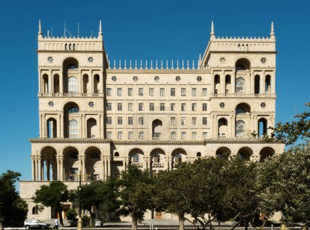Foto de Bakú, Azerbaiyán - 26 de junio de 2023: Una vista temprana de la histórica Casa de Gobierno, un hito arquitectónico notable - Imagen libre de derechos