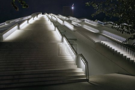 Foto de Tirana, Albania - November 28, 2023: Nighttime shot focusing solely on the stairs of Tirana Pyramid - Imagen libre de derechos