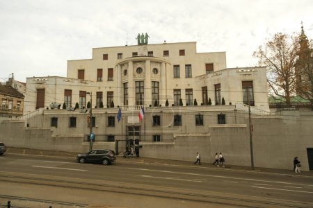 Téléchargez les photos : Belgrade, Serbie - 2 décembre 2023 : Vue du bâtiment du Consulat de France à Belgrade, qui montre son architecture moderne et le contexte urbain - en image libre de droit