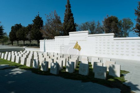Foto de Canakkale, Turquía - Mar 18 2024: La fotografía del 26º Regimiento y el Memorial de los Mártires de Yahya Cavus - Imagen libre de derechos