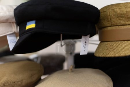 Headwear del fabricante ucraniano Bikkstore sombreros primer plano