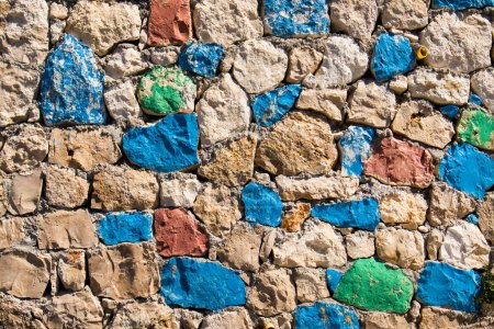 Téléchargez les photos : Un mur vide de pierres peintes. - en image libre de droit