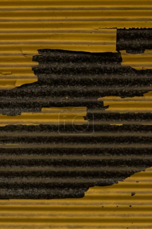 Téléchargez les photos : Old aluminum closed shutter with peeling yellow paint,vertical image - en image libre de droit