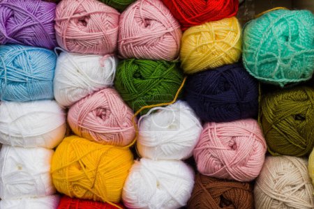 Téléchargez les photos : Fond de fils de laine multicolores, gros plan pris - en image libre de droit