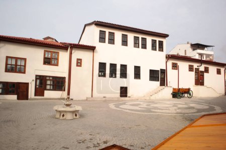 Téléchargez les photos : Maisons centenaires restaurées à Bilecik, la ville où l'Empire ottoman a été fondé en Turquie - en image libre de droit