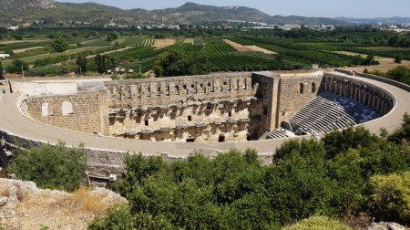 Téléchargez les photos : Théâtre antique d'Aspendos historique à Antalya ville de Turquie - en image libre de droit