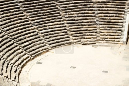 Foto de Dentro de Aspendos Histórico Antiguo Teatro en la ciudad de Antalya de Turquía - Imagen libre de derechos