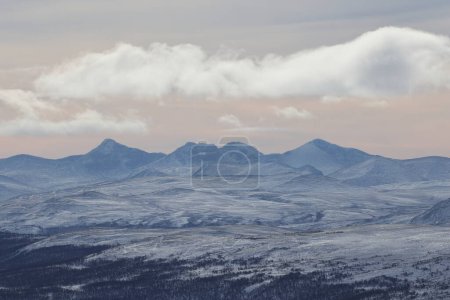 Blick auf den Rondane Nationalpark vom Dovrefjell Nationalpark Norwegen