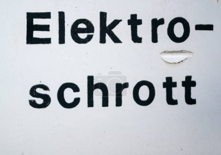 Schild für Elektroschrott im Recyclinghof