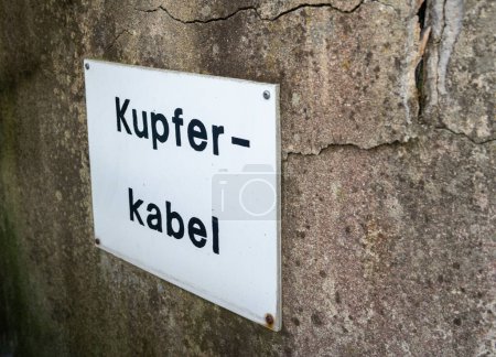Signe pour câbles en cuivre dans le centre de recyclage en allemand