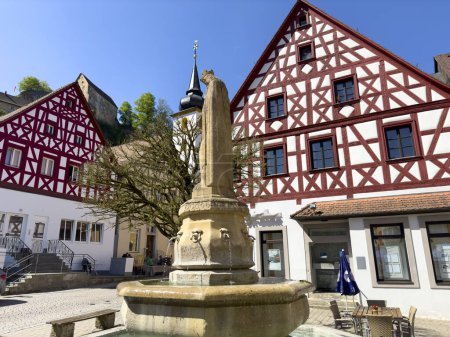 église et château Pottenstein en Franconie Suisse, Bavière Allemagne