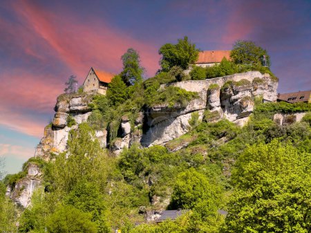Vue du château de Pottenstein en Suisse Franconienne en Bavière, Allemagne au coucher du soleil
