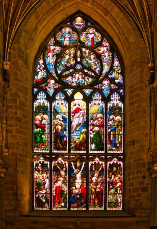 Téléchargez les photos : Cathédrale St Giles, Édimbourg - Jésus monte au ciel par la fenêtre est de Ballantine and Son (1877). - en image libre de droit