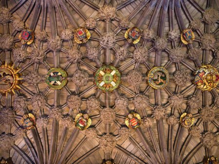 Téléchargez les photos : Patrons de plafond décoratifs et décoration dans la chapelle Thistle dans la cathédrale St Giles à Édimbourg Old Town, Écosse, Royaume-Uni - en image libre de droit