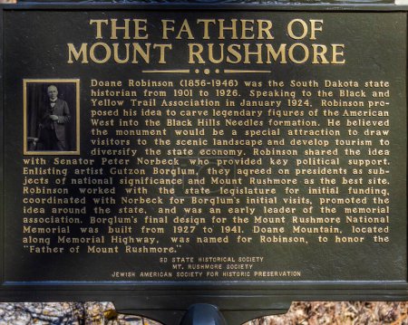 Foto de El Padre del Monte Rushmore signo dedicado a Doane Robinson - Imagen libre de derechos
