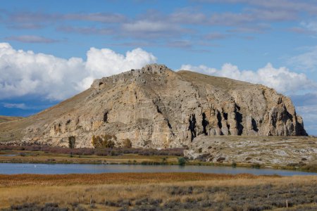 Téléchargez les photos : Formation rocheuse Beaverhead surplombant la rivière Beaverhead dans le Montana - en image libre de droit