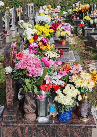 Foto de Tumbas en el cementerio público - Imagen libre de derechos