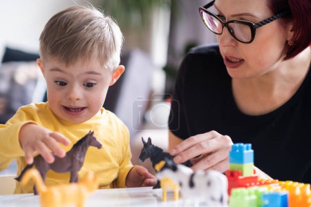 Bindung der Eltern an ihr Kind mit Down-Syndrom durch eine erzieherische und stimulierende Aktivität, die eine positive Lernerfahrung fördert