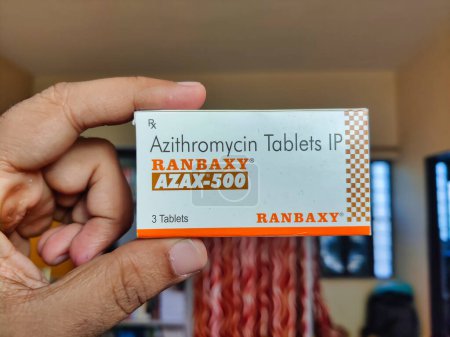 Foto de Jaipur, India Circa 2022: A pack of Azithromycin antibiotics tablets. This medication has been used in the treatment of bacterial infections - Imagen libre de derechos