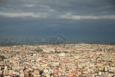 Blick von oben auf Wohnhäuser in Istanbul.