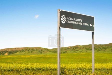Téléchargez les photos : Chachuna managed reserve road sign on the way to Chachuna. Famous travel destination. Kakheti. VAshlovani national park - en image libre de droit