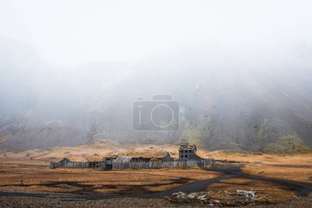 Maisons maisons à Viking village tournage de film en Islande, Vestrahorn, Stokksnes