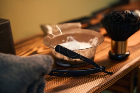 Foto de Equipo para afeitar clásico para hombre en la barbería - Imagen libre de derechos