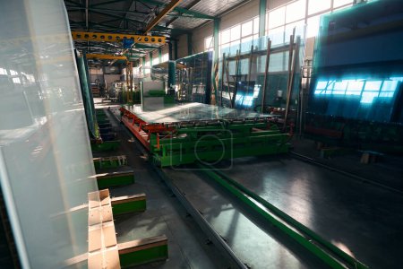 Special platform for working with large sheets of glass in a window manufacturing workshop