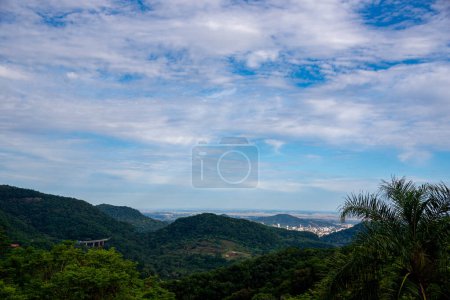 Vista de la ciudad de Santa Maria RS Brasil desde el mirador de Itaara. Ciudades de la región central. Santa Maria RS.