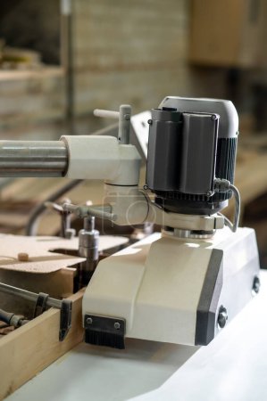 Foto de Equipo de carpintería. Primer plano de las herramientas de carpintería en un taller - Imagen libre de derechos