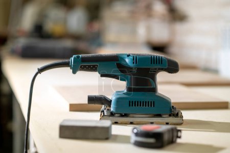Foto de Herramientas. Primer plano de las herramientas de carpintería en un taller - Imagen libre de derechos