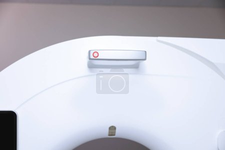 Foto de RMN: dispositivo de exploración por resonancia magnética en el hospital, el equipo médico y la atención médica. - Imagen libre de derechos