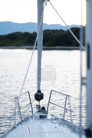 Téléchargez les photos : Yacht à voile. Image rapprochée d'une pièce de yacht - en image libre de droit