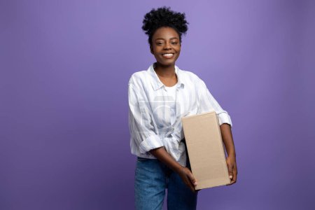 Photo for Packing center. Smiling good-looking dark-skinned girl with boxes in studio - Royalty Free Image