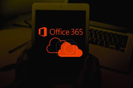 Téléchargez les photos : Office 365 était un service par abonnement fourni par Microsoft qui offrait l'accès à une suite d'applications de productivité et de services basés sur le cloud. - en image libre de droit