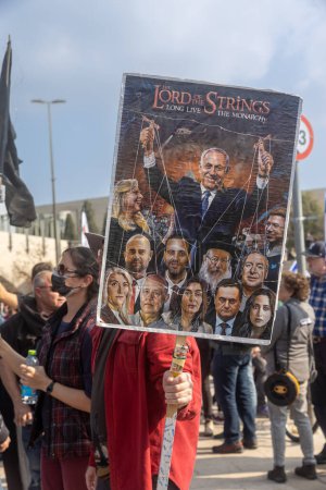 Téléchargez les photos : JERUSALEM, ISRAEL - 20 février 2023 : Manifestation israélienne près de la Knesset contre les plans du nouveau gouvernement du Premier ministre Benjamin Netanyahu pour piétiner la légalité. - en image libre de droit