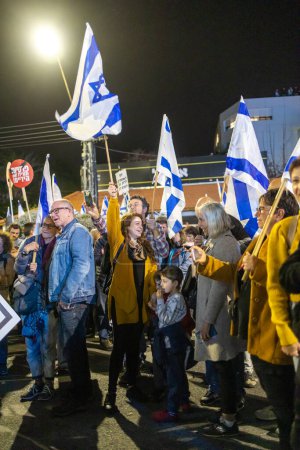Foto de Haifa, Israel marzo 2023, Protesta popular contra los planes legislativos del nuevo gobierno. - Imagen libre de derechos