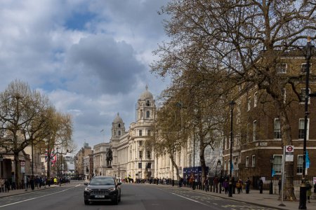 Téléchargez les photos : Londres, Royaume-Uni 22.04.2023, Vue de la place du Parlement et du monument - en image libre de droit
