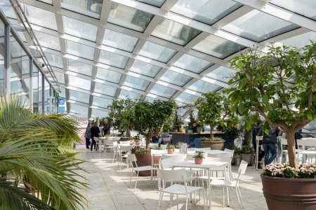 Téléchargez les photos : LONDRES, Royaume-Uni - Avril 2023 : Le Sky Garden est le plus haut jardin d'Europe situé au sommet du 20 Fenchurch St. Il possède un restaurant élégant, une brasserie et un bar à cocktails.. - en image libre de droit