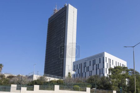 Téléchargez les photos : HAIFA, ISRAEL - 08 AOÛT 2022 : Vue sur la Tour Eshkol de l'Université de Haïfa - en image libre de droit