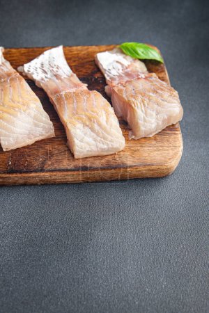 Meeresfrüchte frischer Fisch Seelachsfilet Rohmehl Snack auf dem Tisch kopieren Raum Lebensmittel Hintergrund 