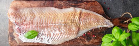 mariscos pescado fresco carbonero filete comida cruda aperitivo en la mesa copiar espacio alimentos fondo 
