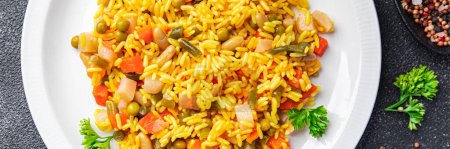 Reis Gemüse Gewürz kein Fleisch vegetarische Pilaf gesunde Mahlzeit Lebensmittel Snack auf dem Tisch kopieren Raum Lebensmittel Hintergrund oben