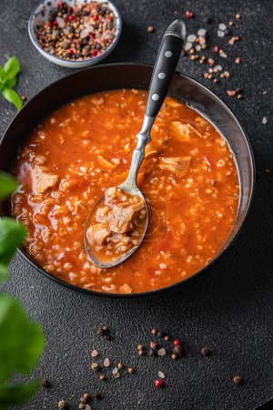 Foto de Kharcho rojo tomate sopa carne, arroz comida aperitivo en la mesa copia espacio alimentos fondo - Imagen libre de derechos
