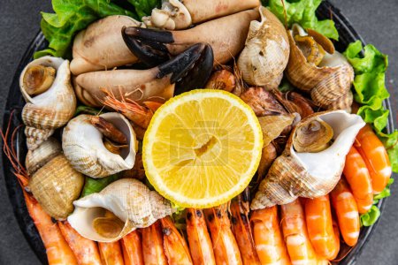 Foto de Seafood plate assorted shrimps, crab claws, clams, rapan, trumpeter mollusk Takeaway healthy meal food snack on the table copy space food background rustic top view - Imagen libre de derechos