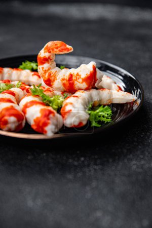 Foto de Palitos de cangrejo forma de camarones mariscos comida fresca aperitivo en la mesa copiar espacio alimentos fondo rústico vista superior - Imagen libre de derechos