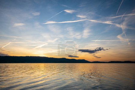 Foto de Senderos en el cielo Lago Constanza puesta de sol - Imagen libre de derechos