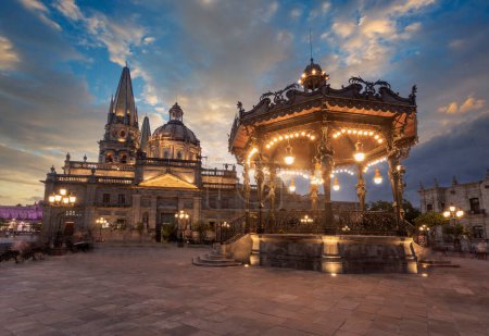 Foto de Parada en el centro histórico de la ciudad de Guadalajara, Jalisco, México
. - Imagen libre de derechos